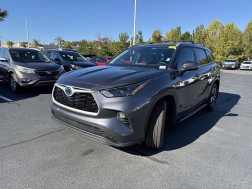 2023 Toyota Highlander Hybrid Platinum
