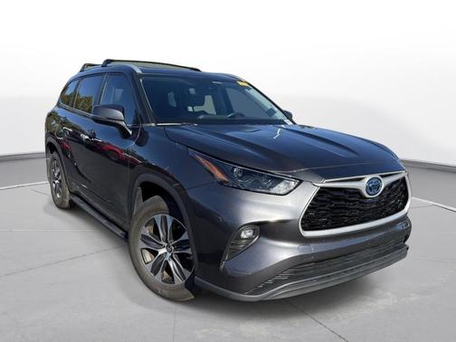 2023 Toyota Highlander Hybrid Platinum