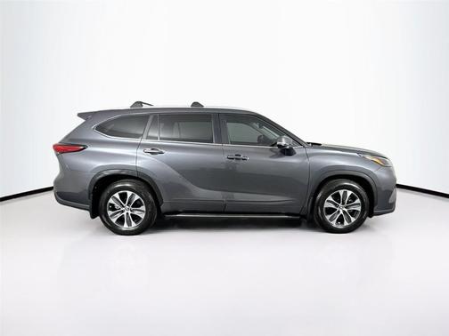 2023 Toyota Highlander Hybrid Platinum