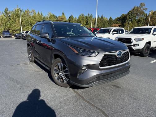 2023 Toyota Highlander Hybrid Platinum
