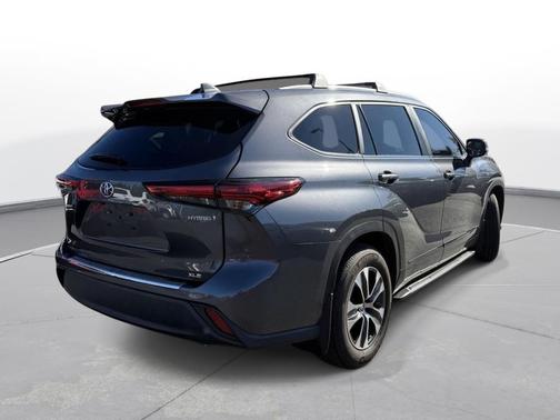 2023 Toyota Highlander Hybrid Platinum