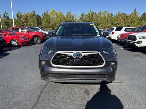 2023 Toyota Highlander Hybrid Platinum