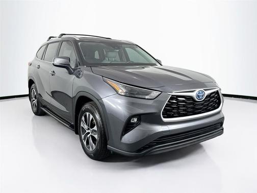 2023 Toyota Highlander Hybrid Platinum
