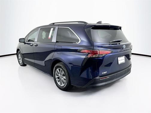 2022 Toyota Sienna XLE