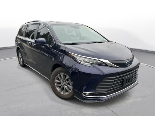 2022 Toyota Sienna XLE
