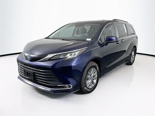 2022 Toyota Sienna XLE