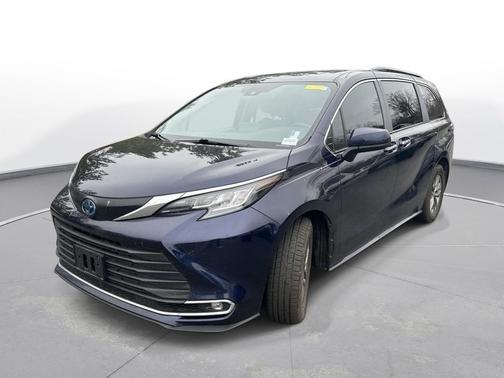 2022 Toyota Sienna XLE