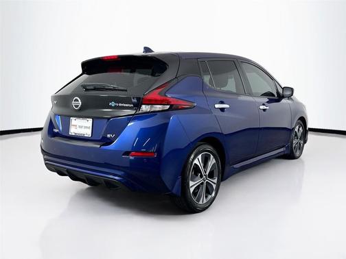 Deep Blue Pearl 2022 Nissan Leaf SV 40 kWh
