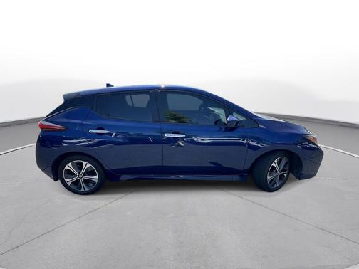 Deep Blue Pearl 2022 Nissan Leaf SV 40 kWh