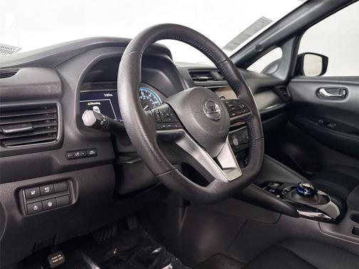 Deep Blue Pearl 2022 Nissan Leaf SV 40 kWh