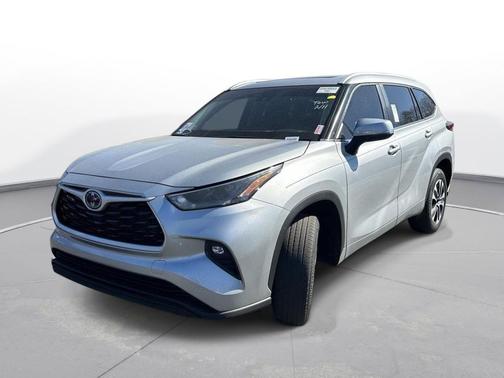 2023 Toyota Highlander Hybrid Platinum