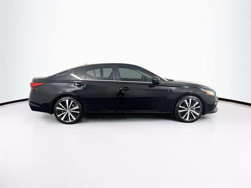 2021 Nissan Altima SR FWD