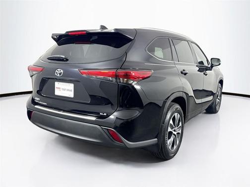 2023 Toyota Highlander Platinum