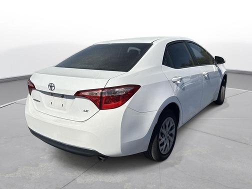 Super White 2018 Toyota Corolla LE