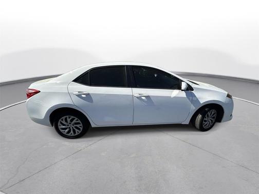 Super White 2018 Toyota Corolla LE