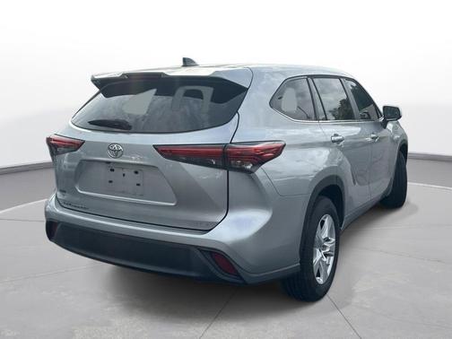 Celestial Silver Metallic 2023 Toyota Highlander LE