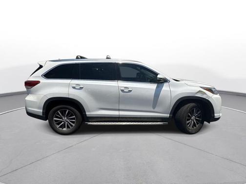 Blizzard Pearl 2019 Toyota Highlander XLE