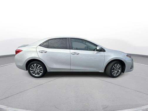 Classic Silver Metallic 2017 Toyota Corolla XLE