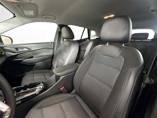 Mosaic Black Metallic 2024 Chevrolet Trax LT
