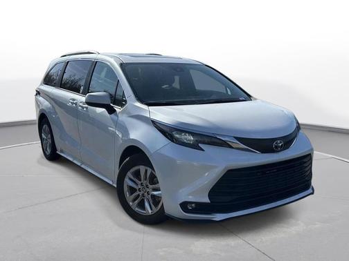 2025 Toyota Sienna XLE