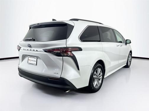 2025 Toyota Sienna XLE