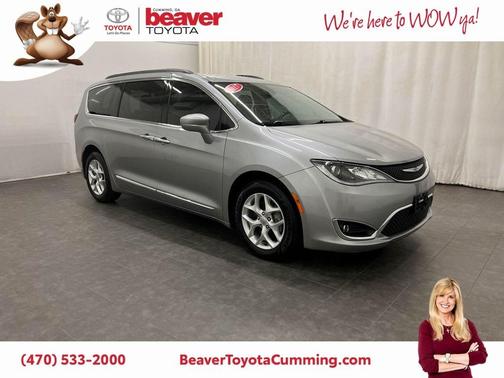 Photo 3 of 35 of 2017 Chrysler Pacifica Touring-L