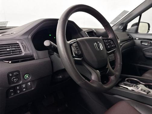 Crystal Black Pearl 2025 Honda Ridgeline Black