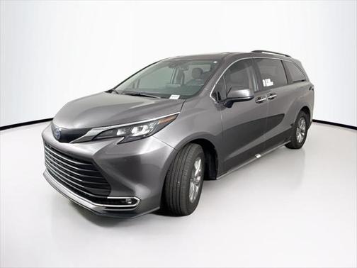 2024 Toyota Sienna XLE