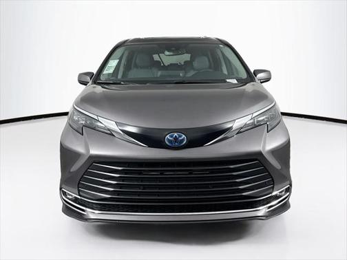 2024 Toyota Sienna XLE 8 Passenger