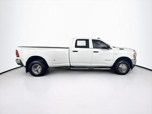 2022 RAM 3500 Tradesman Crew Cab 4x4 8' Box