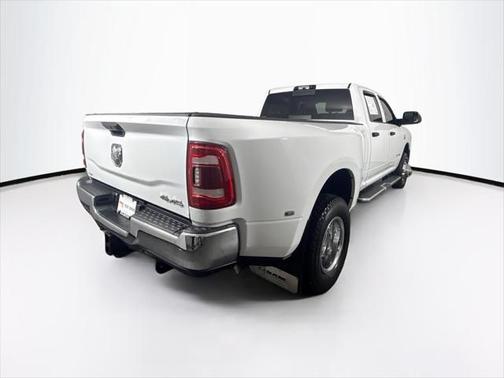 2022 RAM 3500 Tradesman Crew Cab 4x4 8' Box