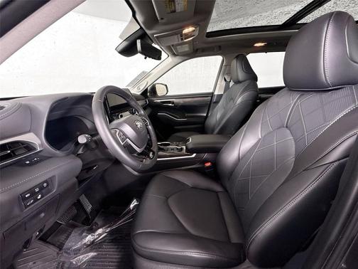 2025 Toyota Highlander Platinum