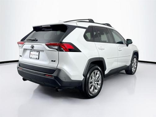 Wind Chill Pearl 2025 Toyota RAV4 XLE Premium