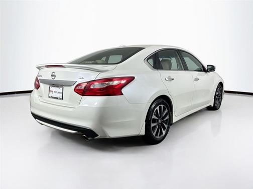 Pearl White 2016 Nissan Altima 2.5 SL