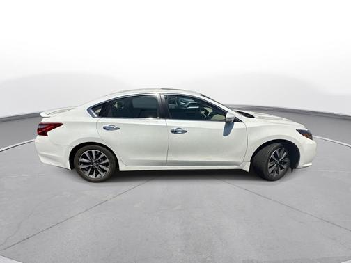 Pearl White 2016 Nissan Altima 2.5 SL