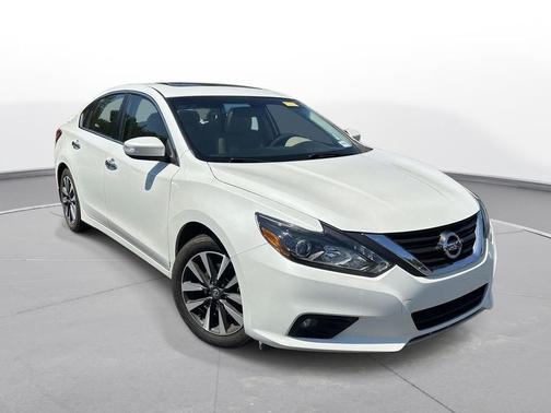 Pearl White 2016 Nissan Altima 2.5 SL