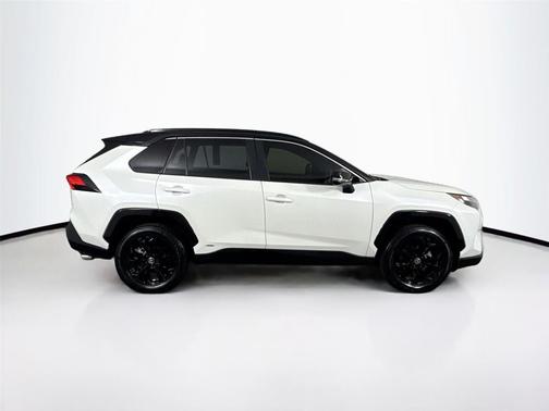 2022 Toyota RAV4 Hybrid SE