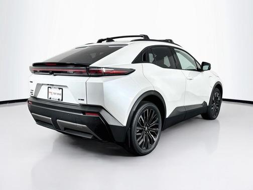 Wind Chill Pearl 2026 Toyota C-HR XSE