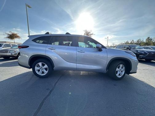 2024 Toyota Highlander LE