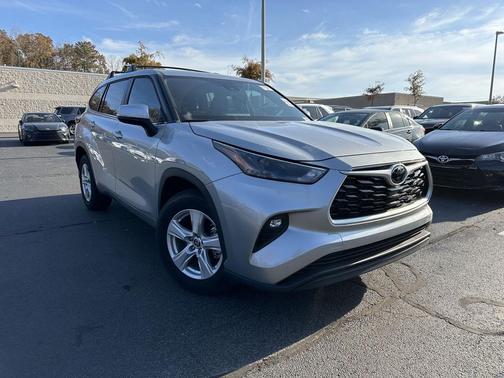 2024 Toyota Highlander LE