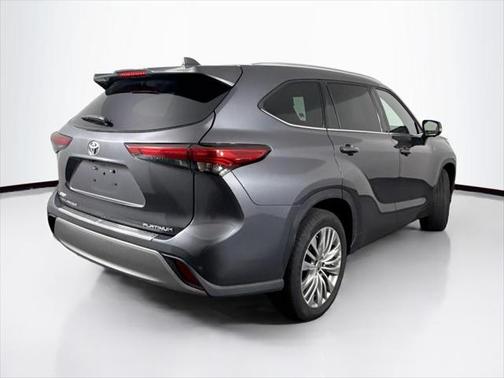 2023 Toyota Highlander Platinum