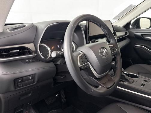 2025 Toyota Highlander XLE