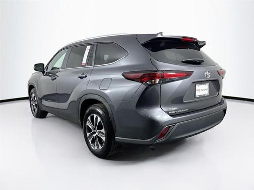 2025 Toyota Highlander XLE