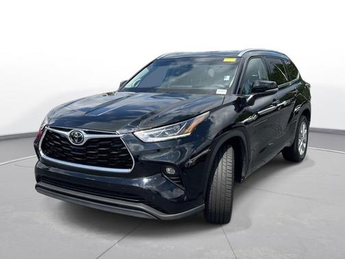 Midnight Black Metallic 2022 Toyota Highlander Limited