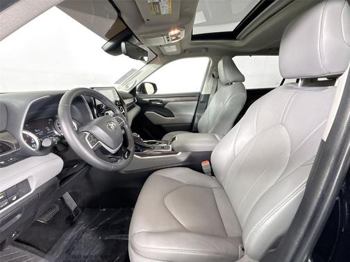 Midnight Black Metallic 2022 Toyota Highlander Limited