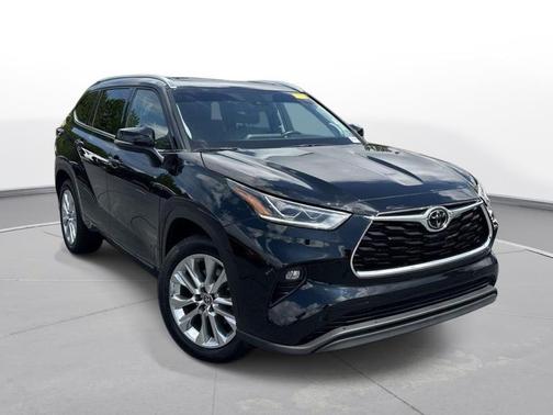Midnight Black Metallic 2022 Toyota Highlander Limited