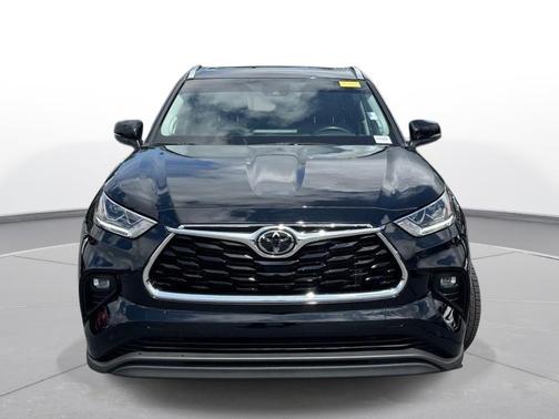 Midnight Black Metallic 2022 Toyota Highlander Limited