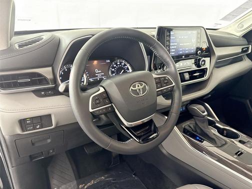 Midnight Black Metallic 2022 Toyota Highlander Limited
