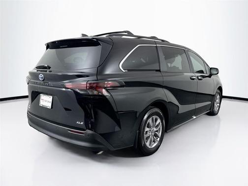 Midnight Black Metallic 2025 Toyota Sienna XLE