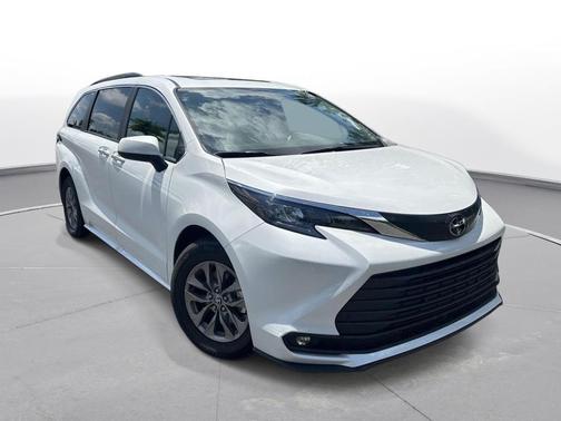 Wind Chill Pearl 2026 Toyota Sienna XLE